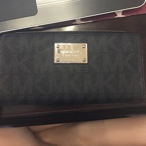 Black Michael kors signature wallet