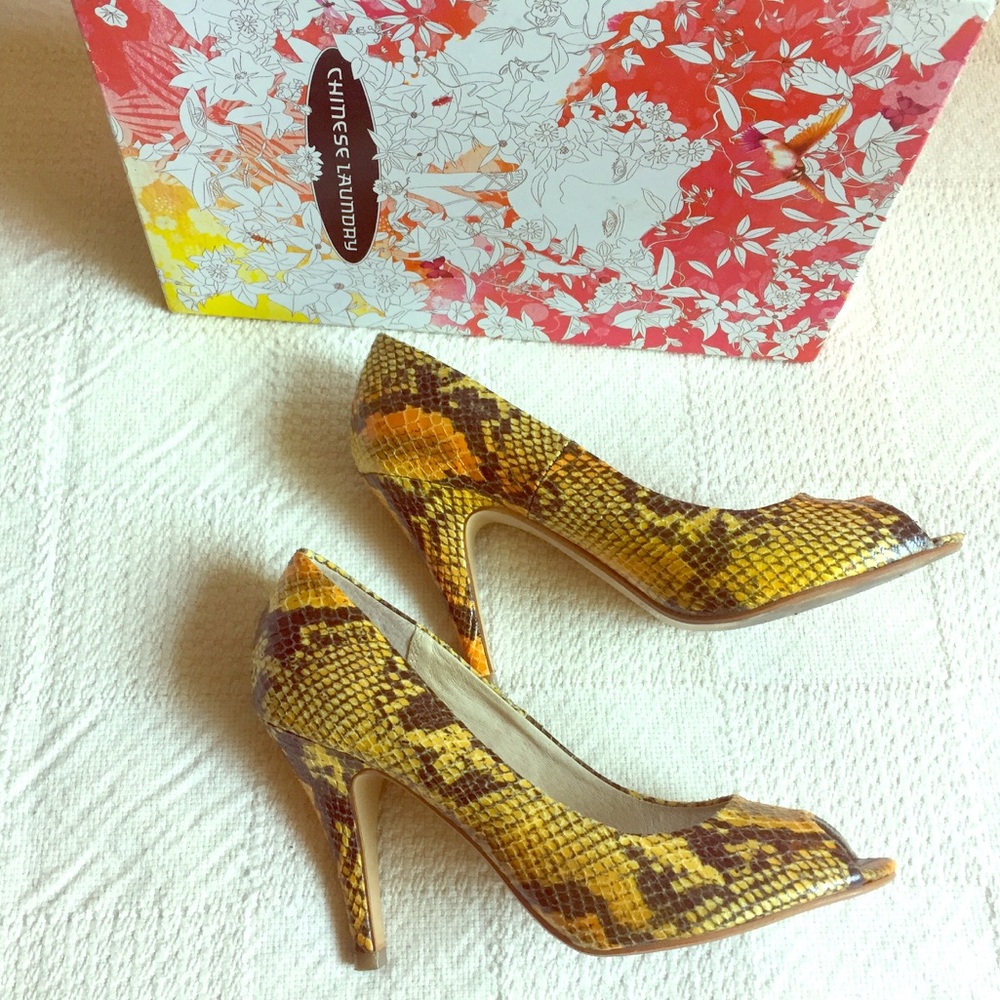 Chinese Laundry python peep toe heels size 7.5