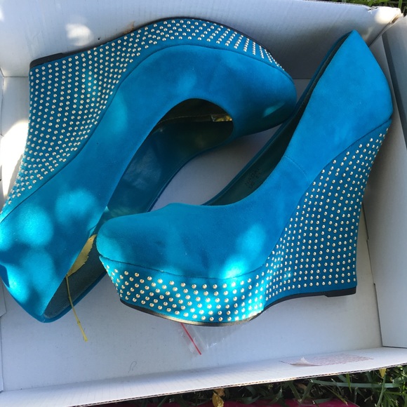 Shoes!!!! ❤️❤️❤️ Most purchased on Shoedazzle 👠 - Picture 2 of 8