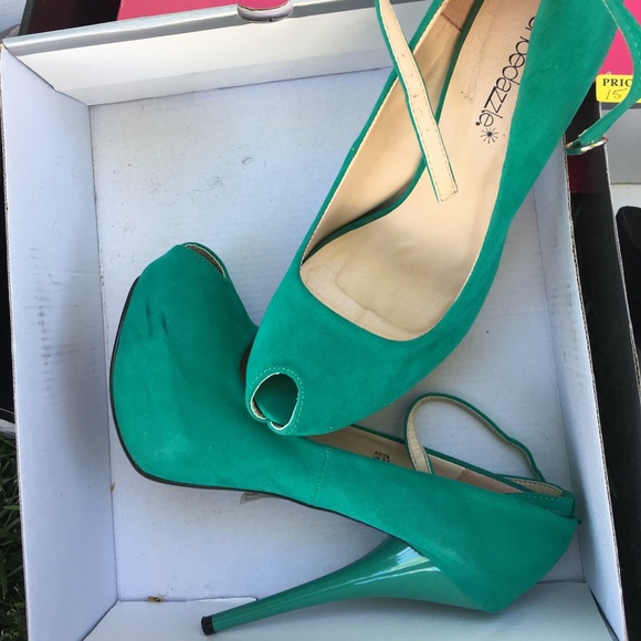 Shoes!!!! ❤️❤️❤️ Most purchased on Shoedazzle 👠 - Picture 4 of 8