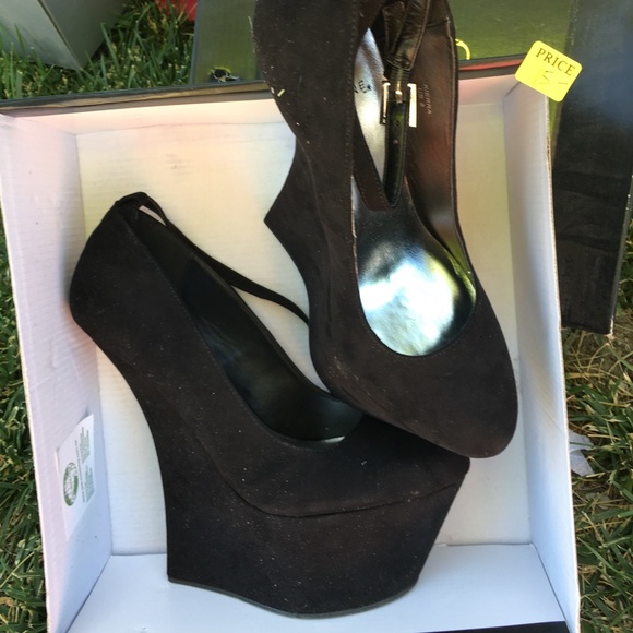 Shoes!!!! ❤️❤️❤️ Most purchased on Shoedazzle 👠 - Picture 8 of 8