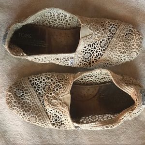 Toms Crochet Slip Ons Beige Size 8