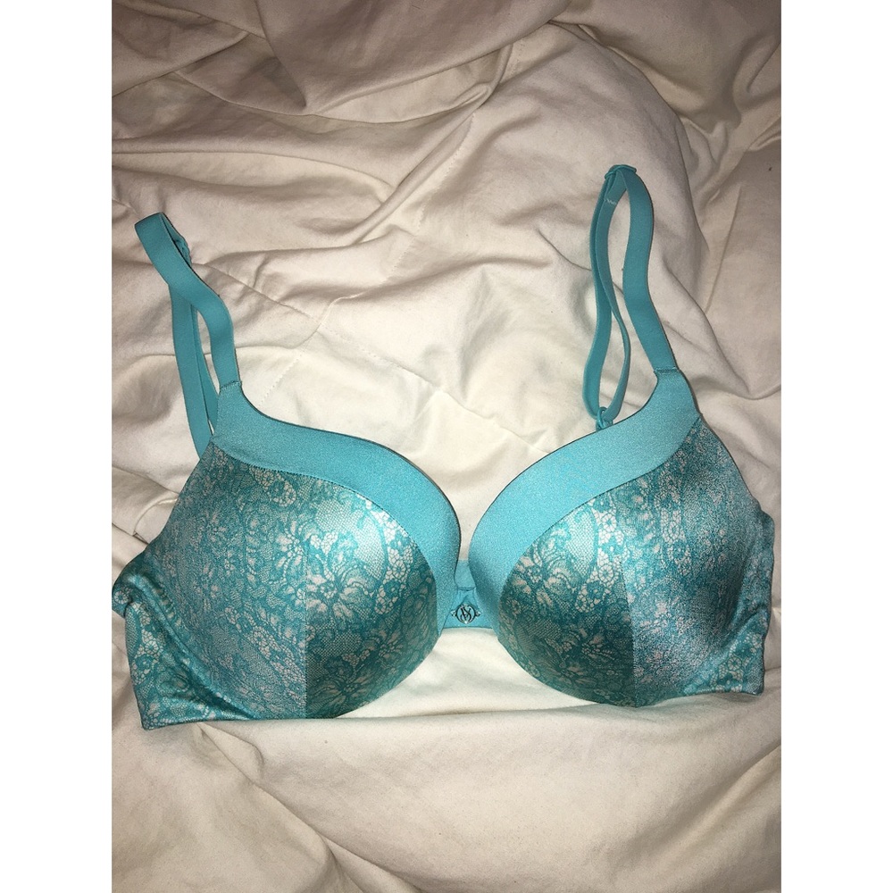 SOLD ON MERC*** Victoria's Secret So Obsessed Bra