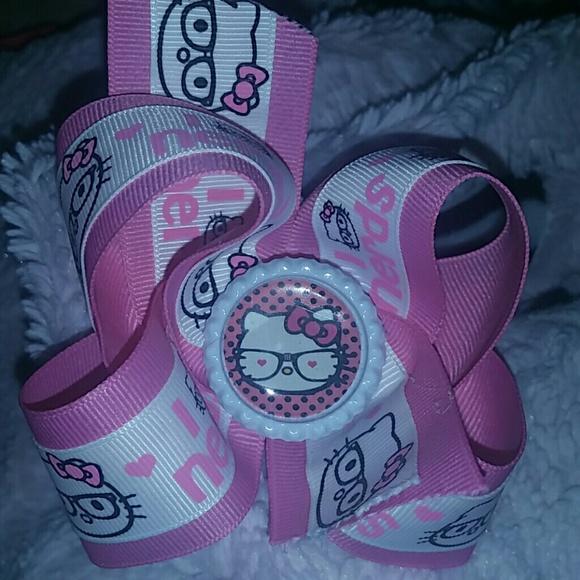 Hello kitty bow - Picture 1 of 1