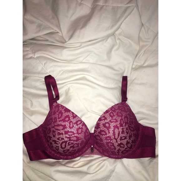 **SOLD ON MERC** Victoria's Secret bra - Picture 1 of 3