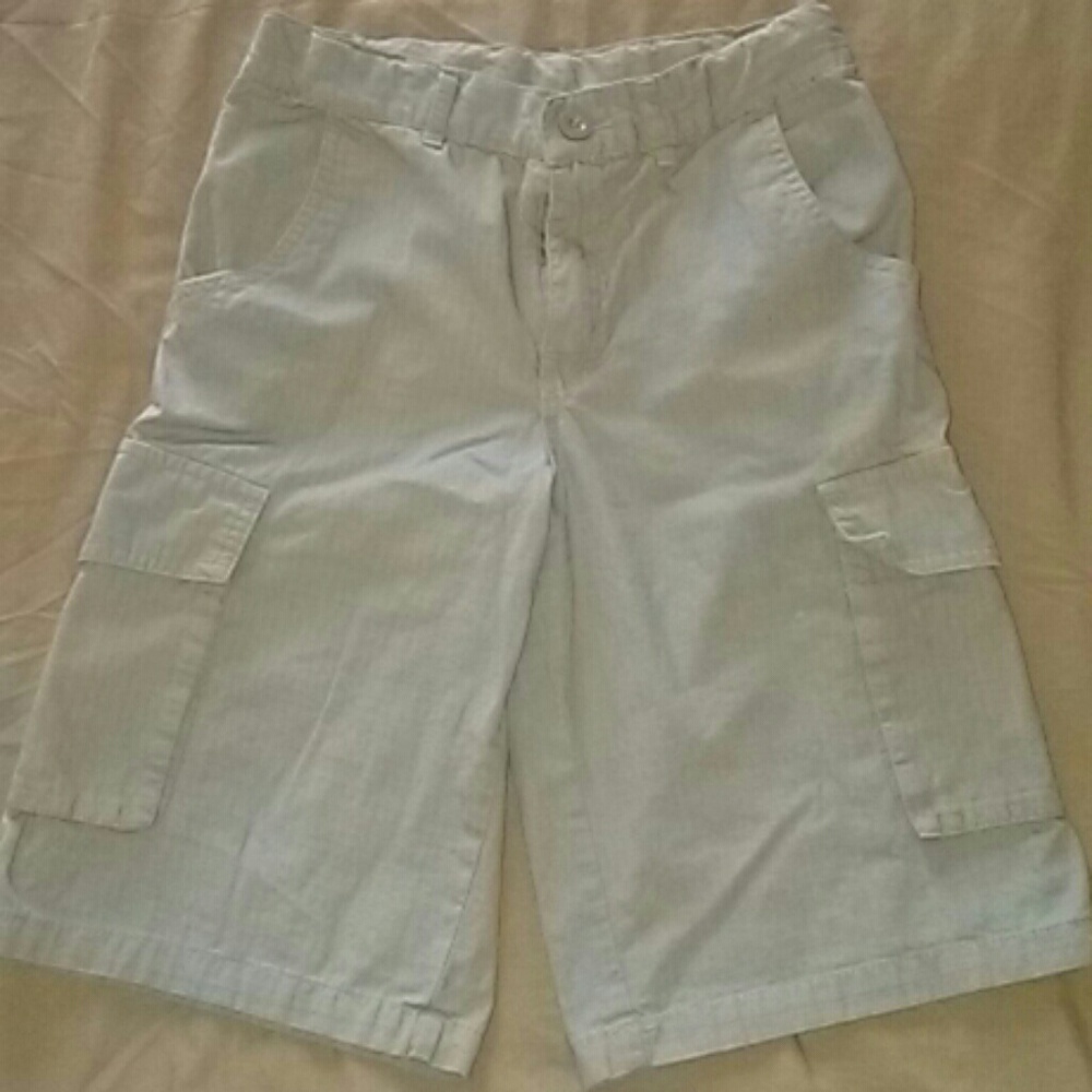 Boy's khaki cargo shorts