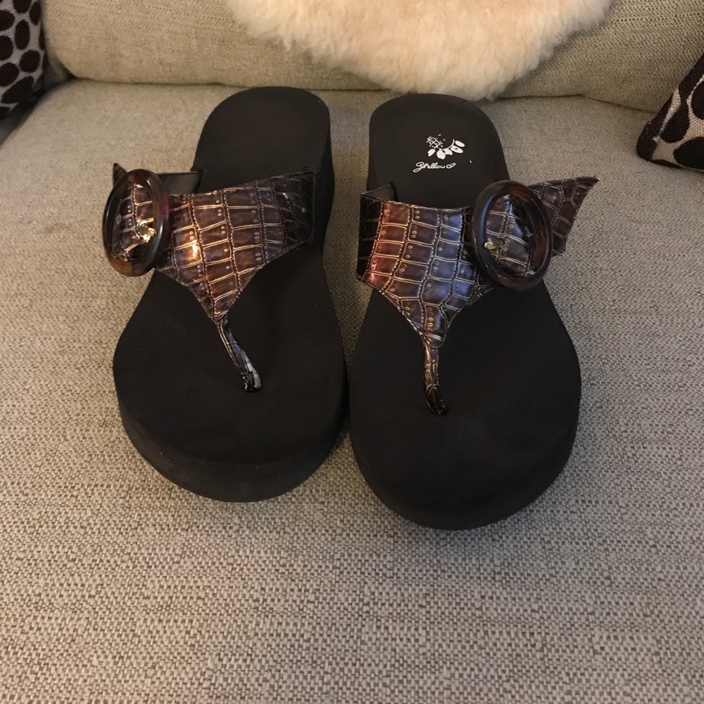 Brown snake skin  yellow box sandals.size 7.5