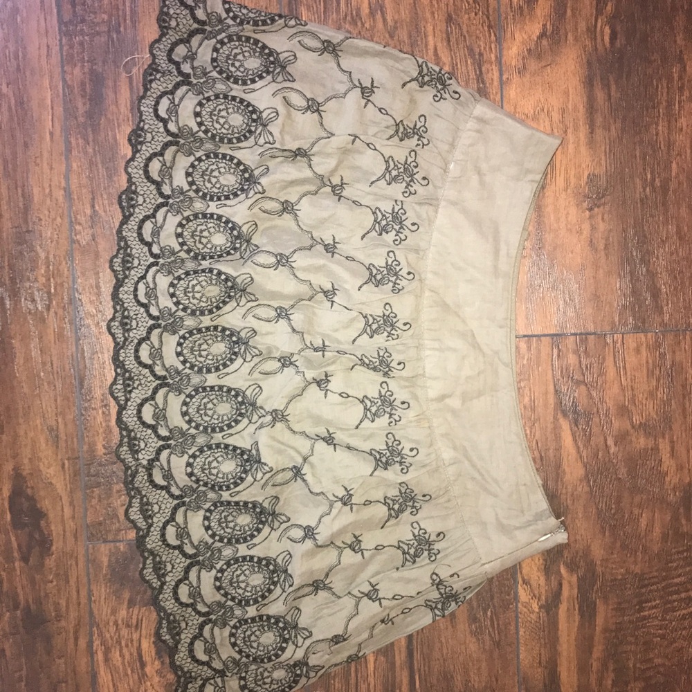 Embroidered skirt
