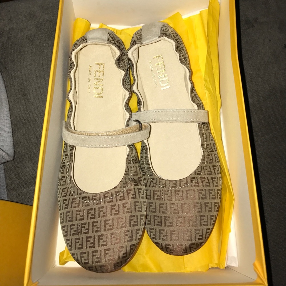 Authentic Kids Fendi flats size 35 never worn