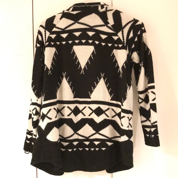 Forever 21 Tribal Print Cardigan - Picture 2 of 3