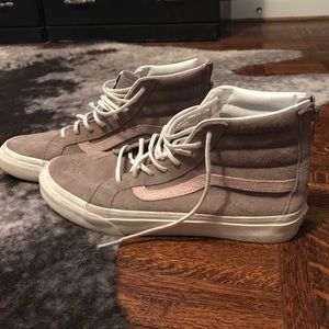 Sk8 Hi suede vans!