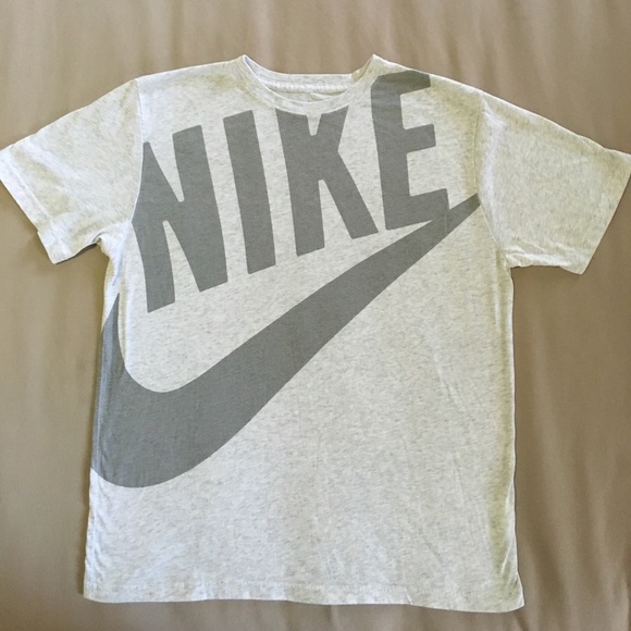 NiKe ReTr0 StYle SLiM FiT tEe - Picture 2 of 6