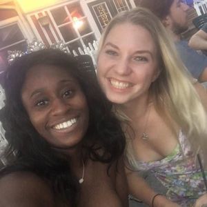 Meet your Posher, Danielle