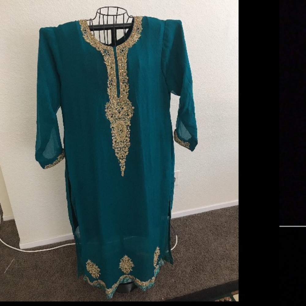 Pakistani salwar kameez