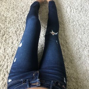 Distressed Dark Wash Hollister Jeans!