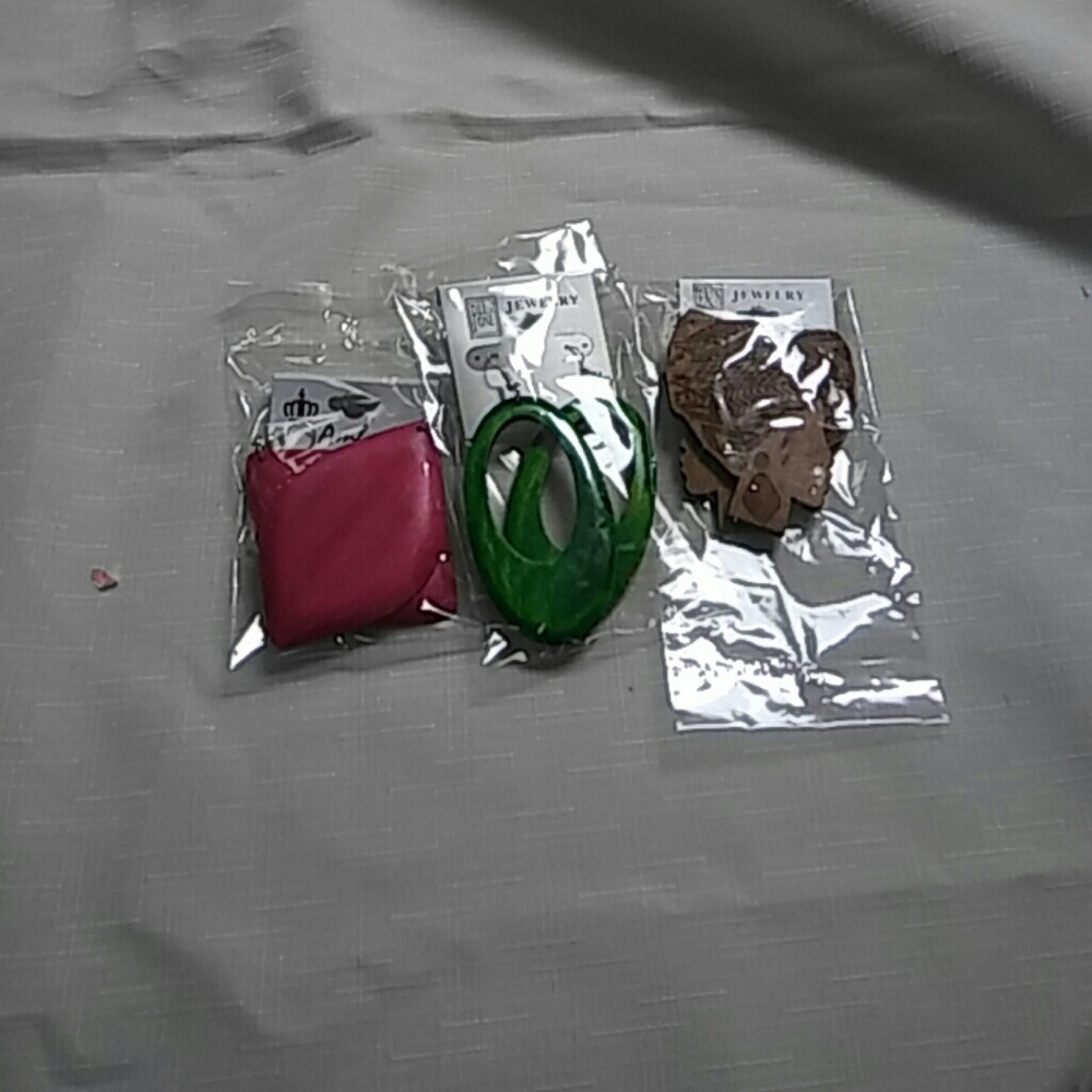 African earring - Picture 3 of 8