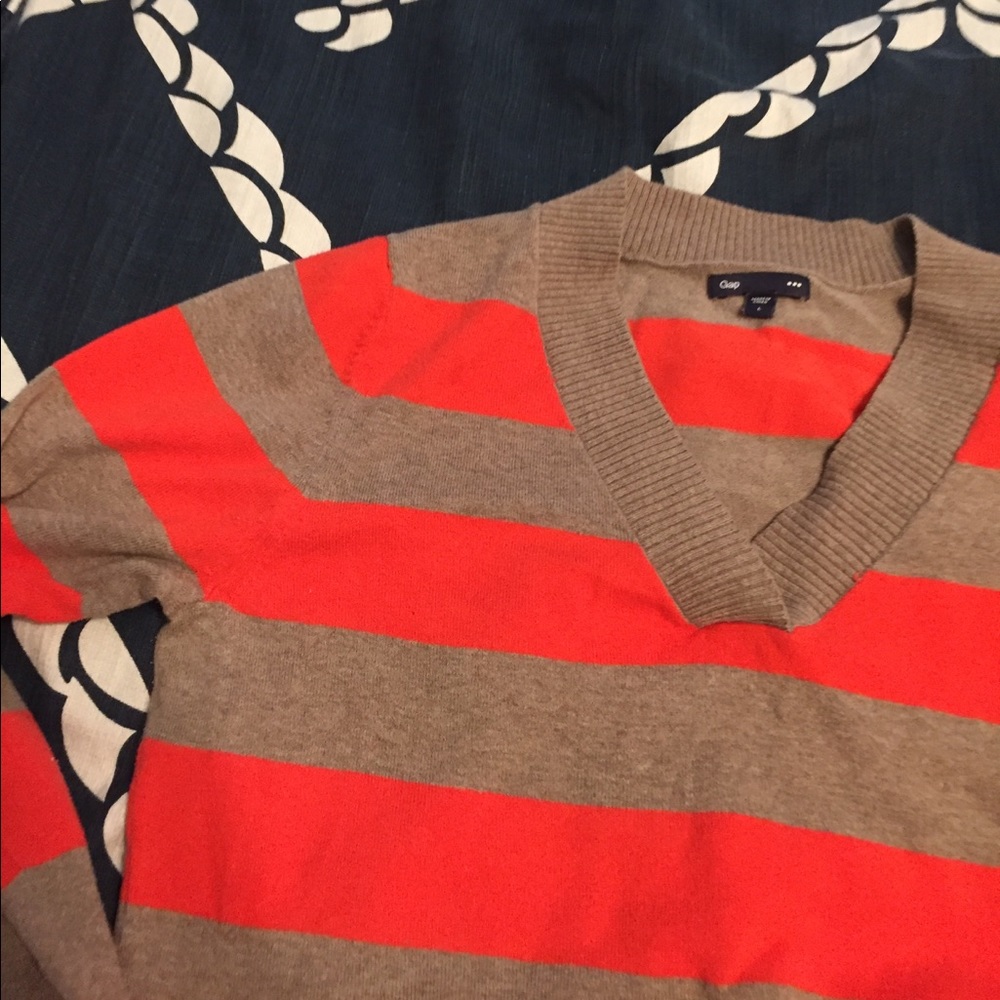 ‼️SALE‼️. GAP cotton blend v-neck sweater