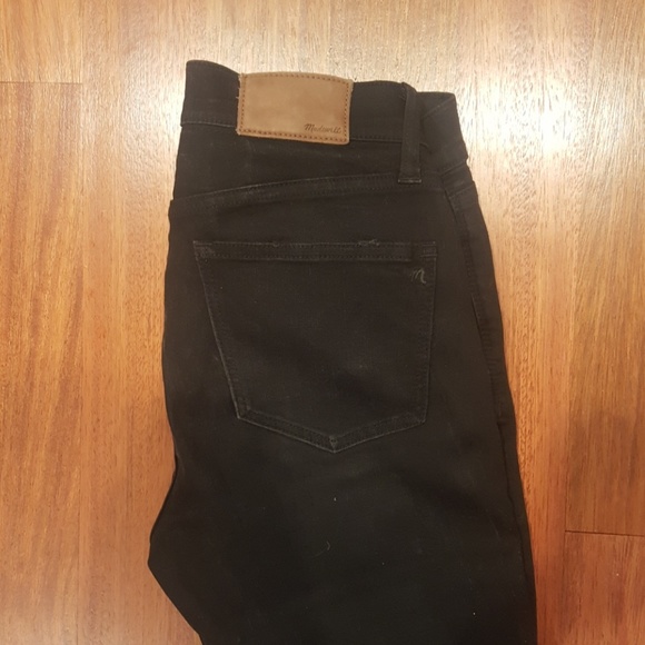 Madewell Skinny Skinny Sateen Jeans in black - Picture 3 of 3