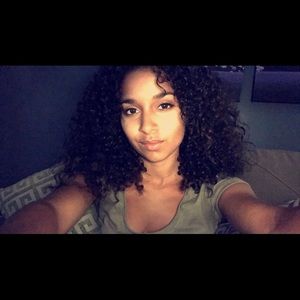 Meet your Posher, Alyssa