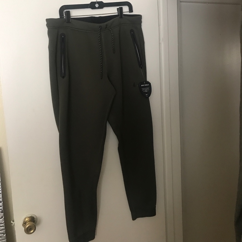 Men's Nike cargo green joggers