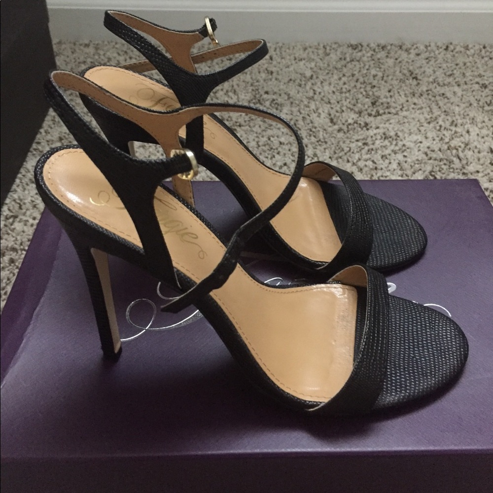 Fergie Roxane heels in snakeskin black