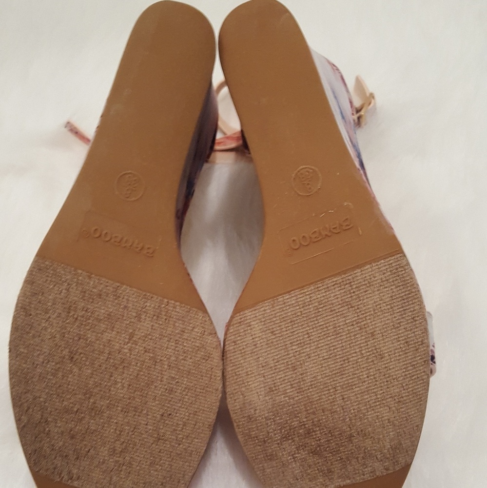 Floral Wedges NWOT - Picture 4 of 4