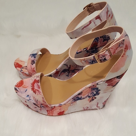 Floral Wedges NWOT - Picture 2 of 4