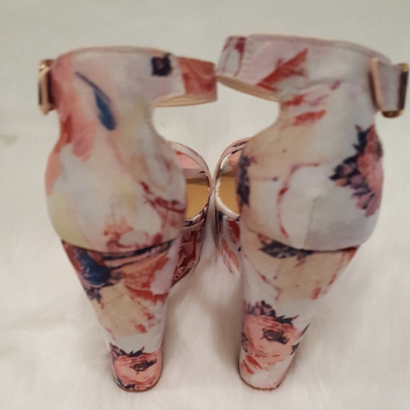Floral Wedges NWOT - Picture 3 of 4