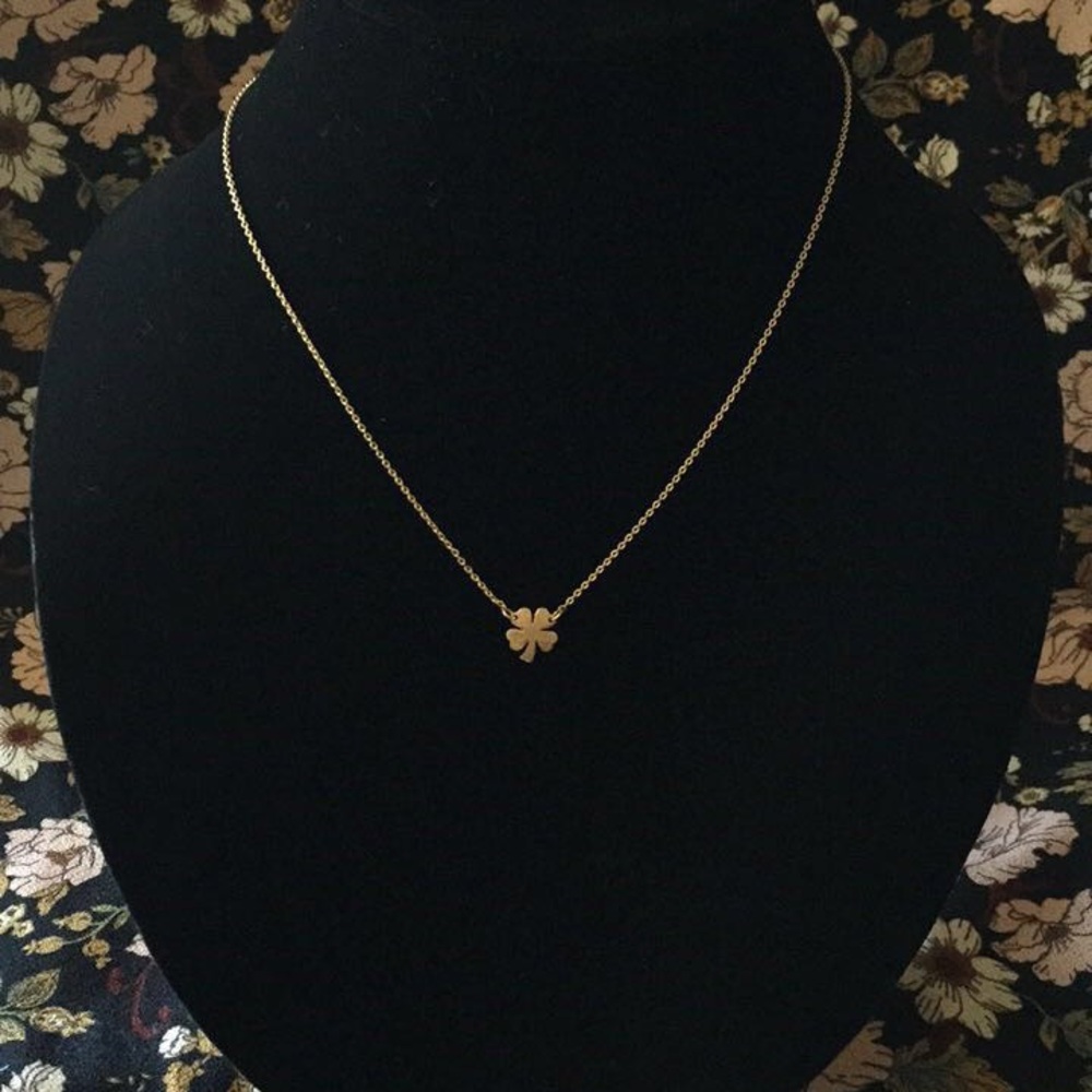 Gold Flower Pendant Necklace