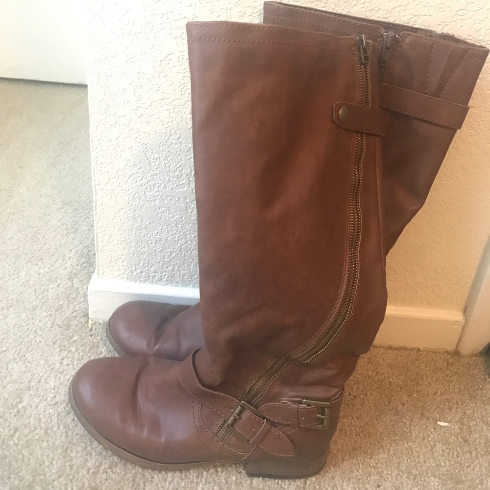 BROWN RIDING BOOTS
