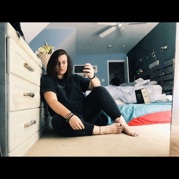 Meet your Posher, Elysabeth - Picture 3 of 6