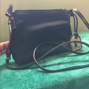 Dooney pouchette black