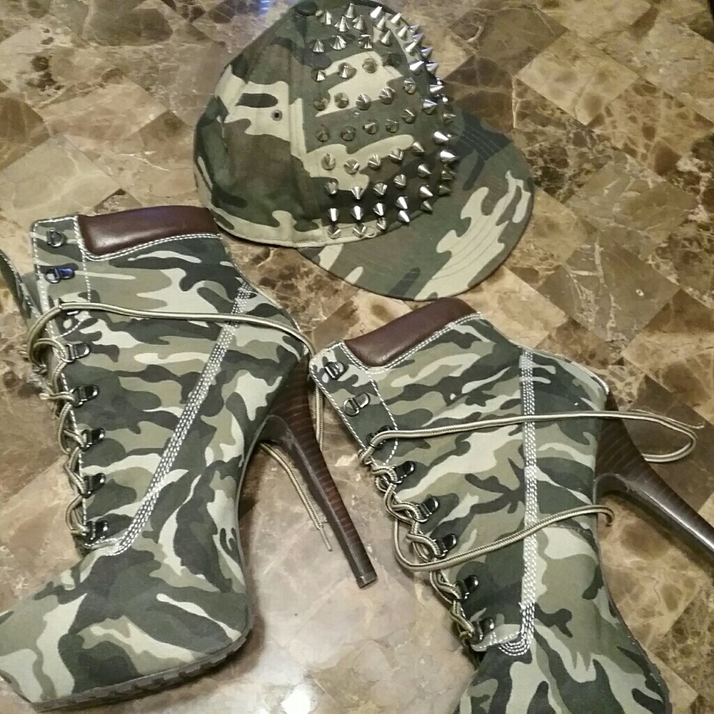 Camo boots 10