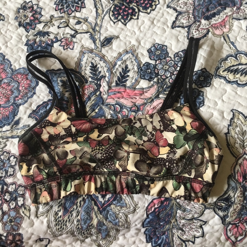 Lululemon sports bra