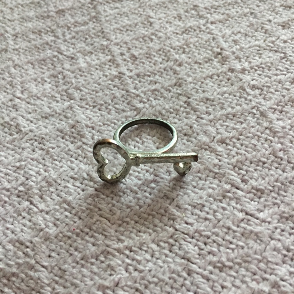 SOLD AT YARD SALE ‼️Clearance‼️silver ❤️ keyring