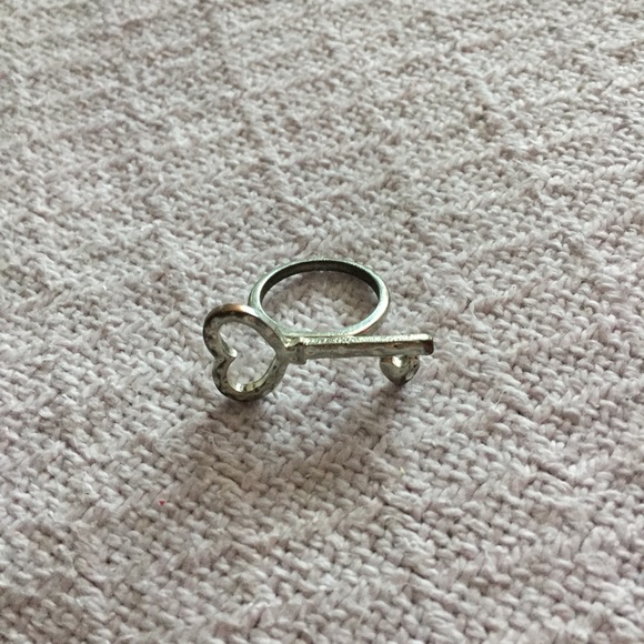 SOLD AT YARD SALE ‼️Clearance‼️silver ❤️ keyring - Picture 1 of 1