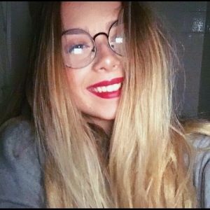 Meet your Posher, Amaris