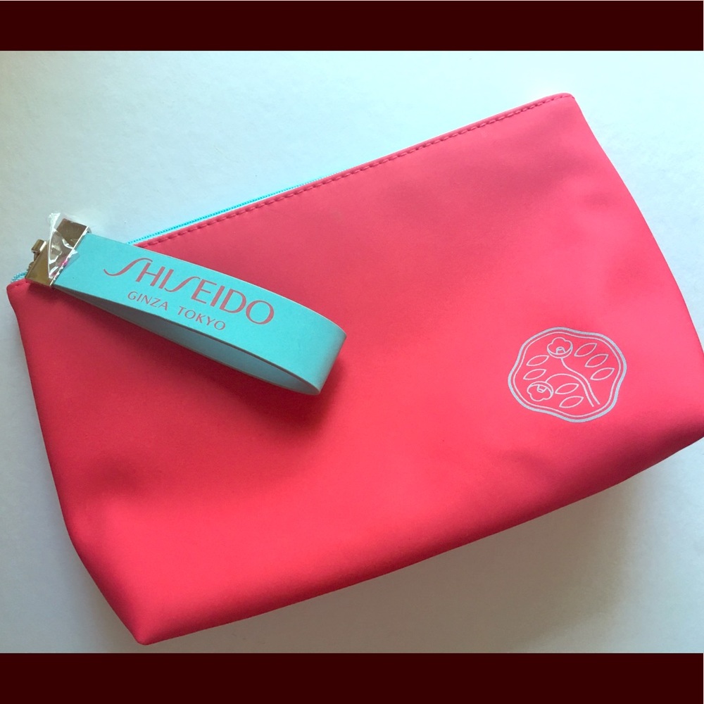 NEW MAKEUP BAG.
