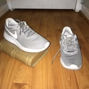 grey nike roshe tanjuns