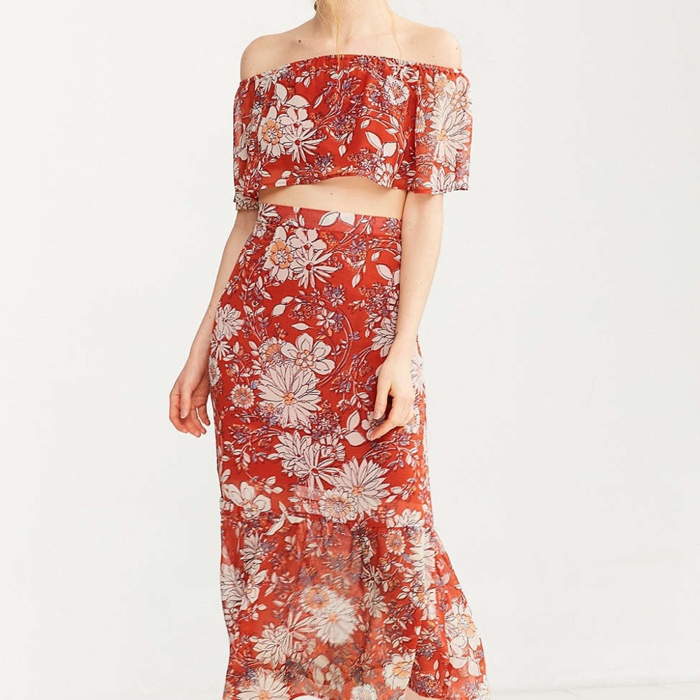 BDG Collective ruffle set