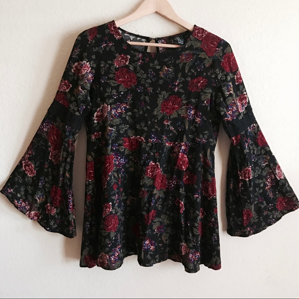 Forever 21 womens  Blouse Black Floral Sz M
