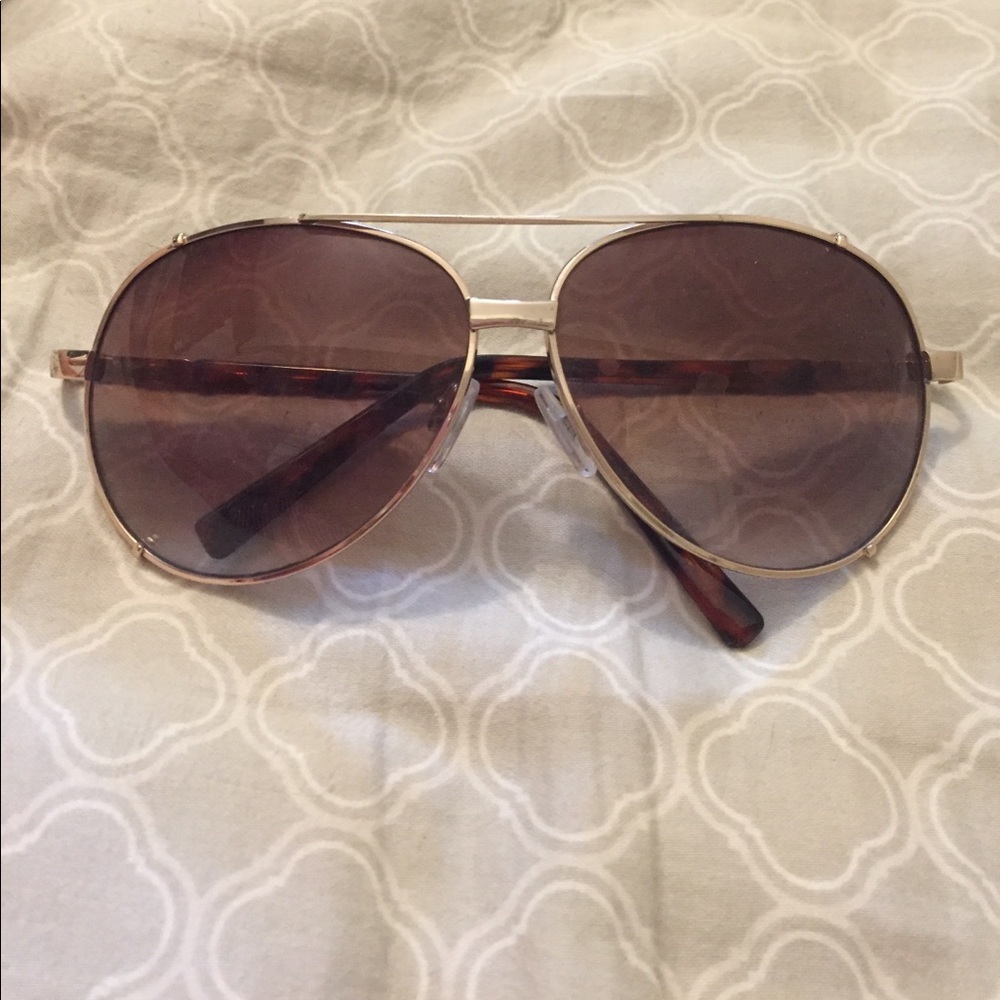 aviator sunglasses in tortoise