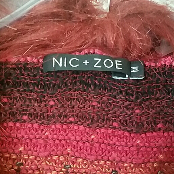 A nic and Zoe medium sweater with removable collar - Picture 3 of 4