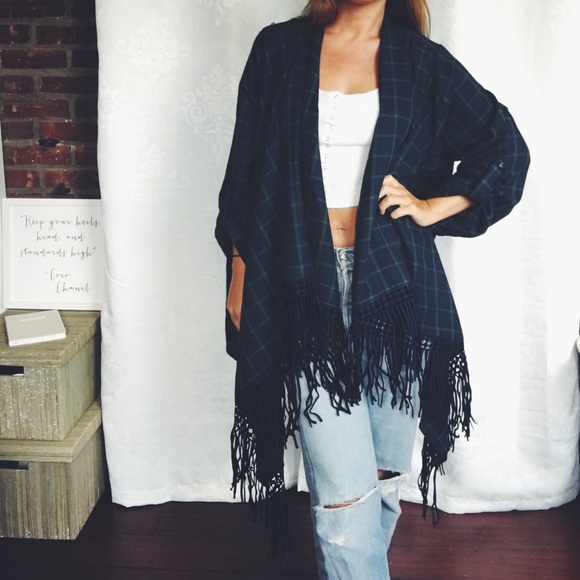 Last✨Luna Flannel Plaid Fringe Shark-bite Top - Picture 2 of 8