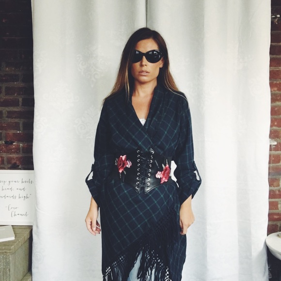 Last✨Luna Flannel Plaid Fringe Shark-bite Top - Picture 7 of 8