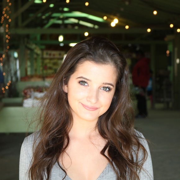 Meet your Posher, Lorraine - Picture 1 of 1