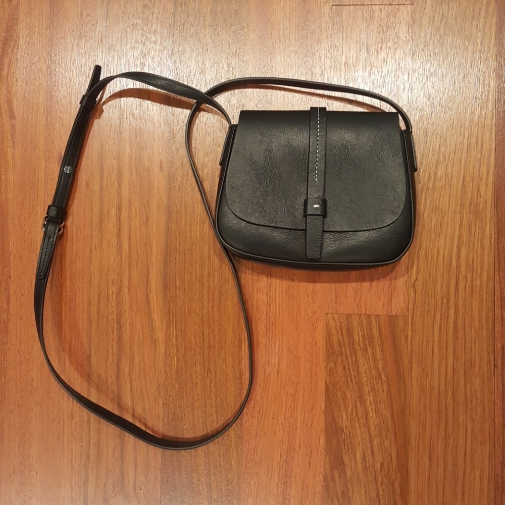 Gap Crossbody Saddle Bag in Black