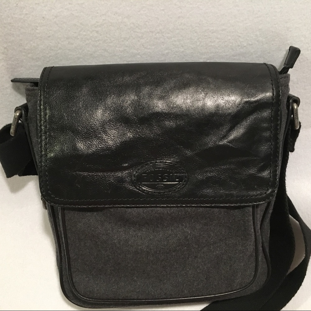 🦋 SALE! Fossil Black Leather & Wool Messenger Bag