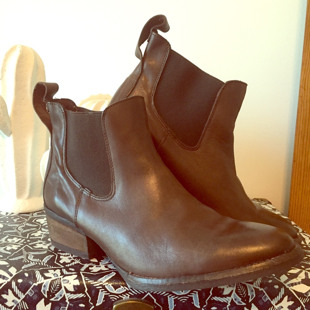 Gabriella Rocha Dark Brown Booties, Leather 8.5