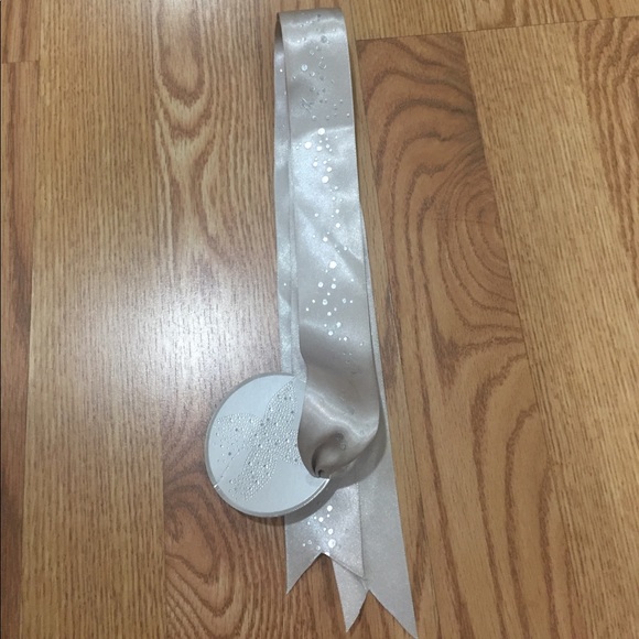 Louis Vuitton Box and Ribbon - Picture 3 of 4